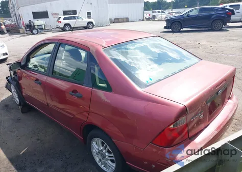 2005 Ford Focus Zx4 z USA, uszkodzony, nr VIN 1FAFP34N45W185564